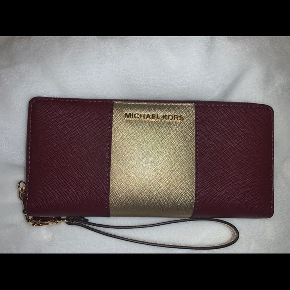 Michael Kors Handbags - Michael Kors Large Wallet